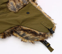 Load image into Gallery viewer, Olive Trapper